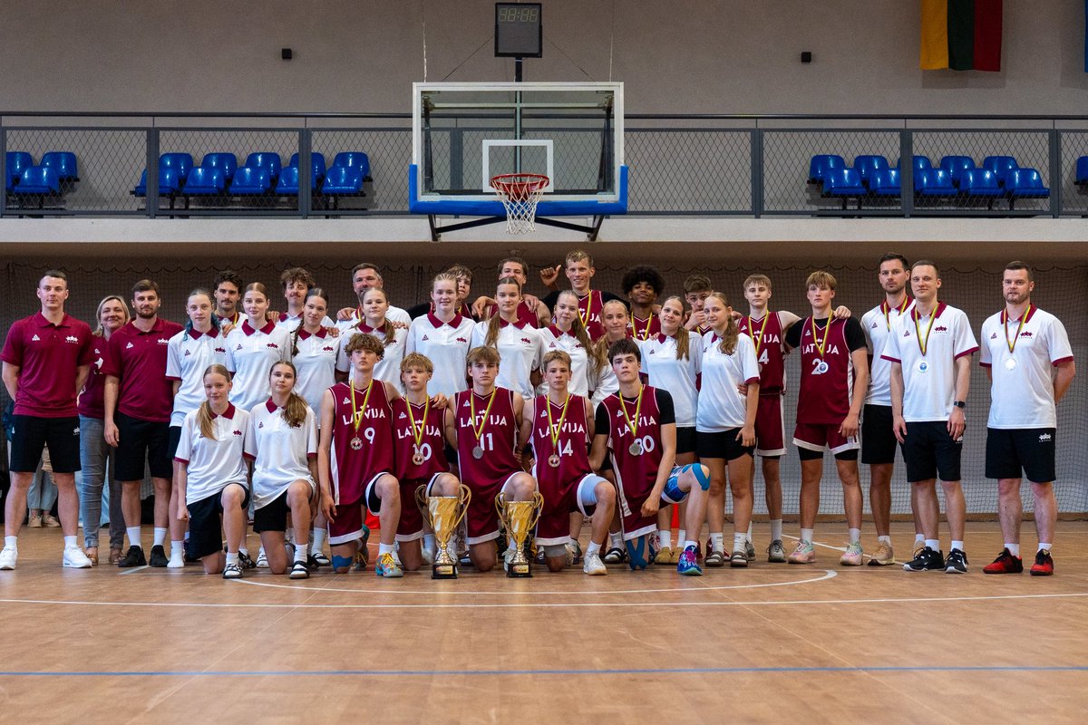 Aizvadītajā nedēļas nogalē, mūsu U14 jauniešu izlases Kauņā cīnījās par Baltijas kausu! 🇱🇻🇱🇹🇪🇪

Turnīra pēdējā kārtā Latvijas meiteņu un puišu izlases par pirmo vietu cīnījās ar Lietuvas komandām. Meitenes turnīru noslēdza ar uzvaru un kļuva par čempionēm 🏆, savukārt puišiem -