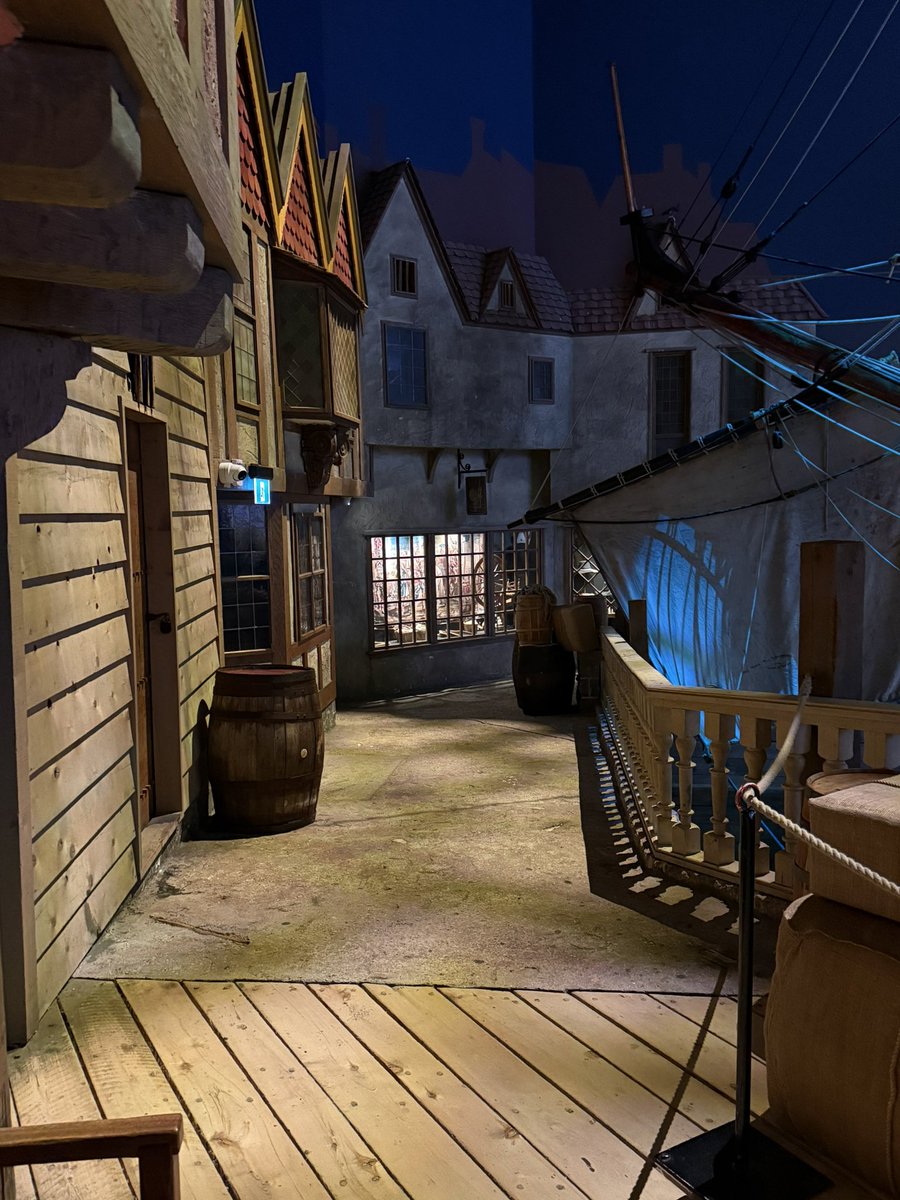 ThePlunderDen's tweet image. I got the opportunity to visit my favourite exhibit in the ManitobaMuseum!A entire Seaport and the English ship the Nonsuch!I first went to this display as a child In these pictures you will see many of the things that have inspired my projects and love for Blood & Plunder.