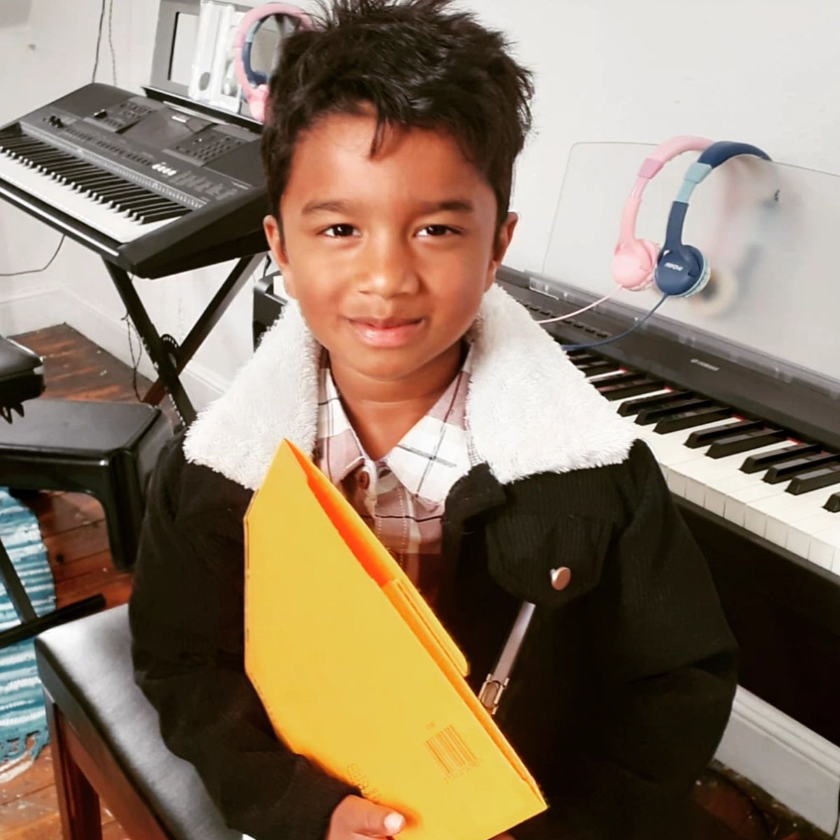 hikariartsuk's tweet image. Welcome to Izaias who has just joined the Turbo Keys programme on Saturdays. We hope you have a fun time learning piano 🎶 
#pianolessonsforbeginners #pianolessonsswindon