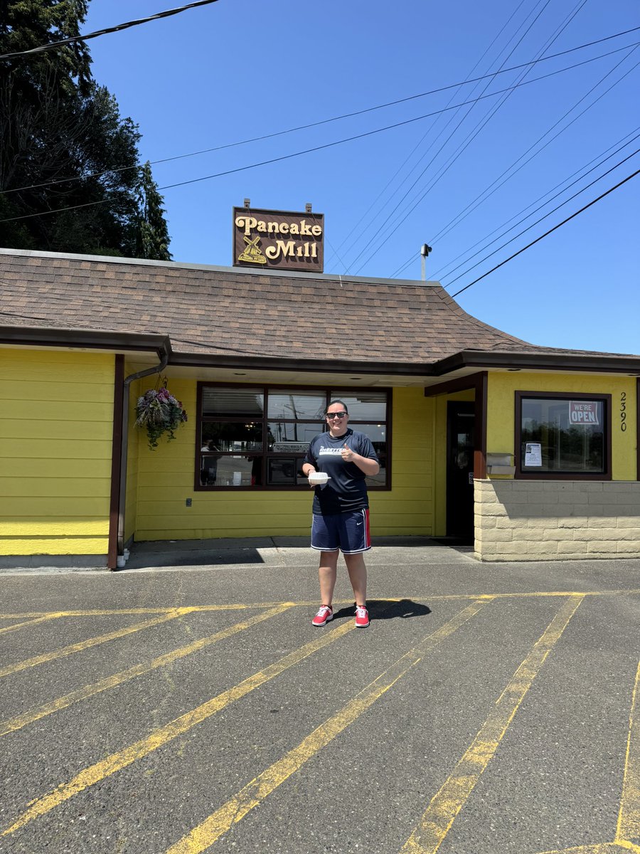 Just another day in Coos Bay. Guess who ate at Pancake Mill this week?… 😂 <a href="/JasonKelce/">Jason Kelce</a>