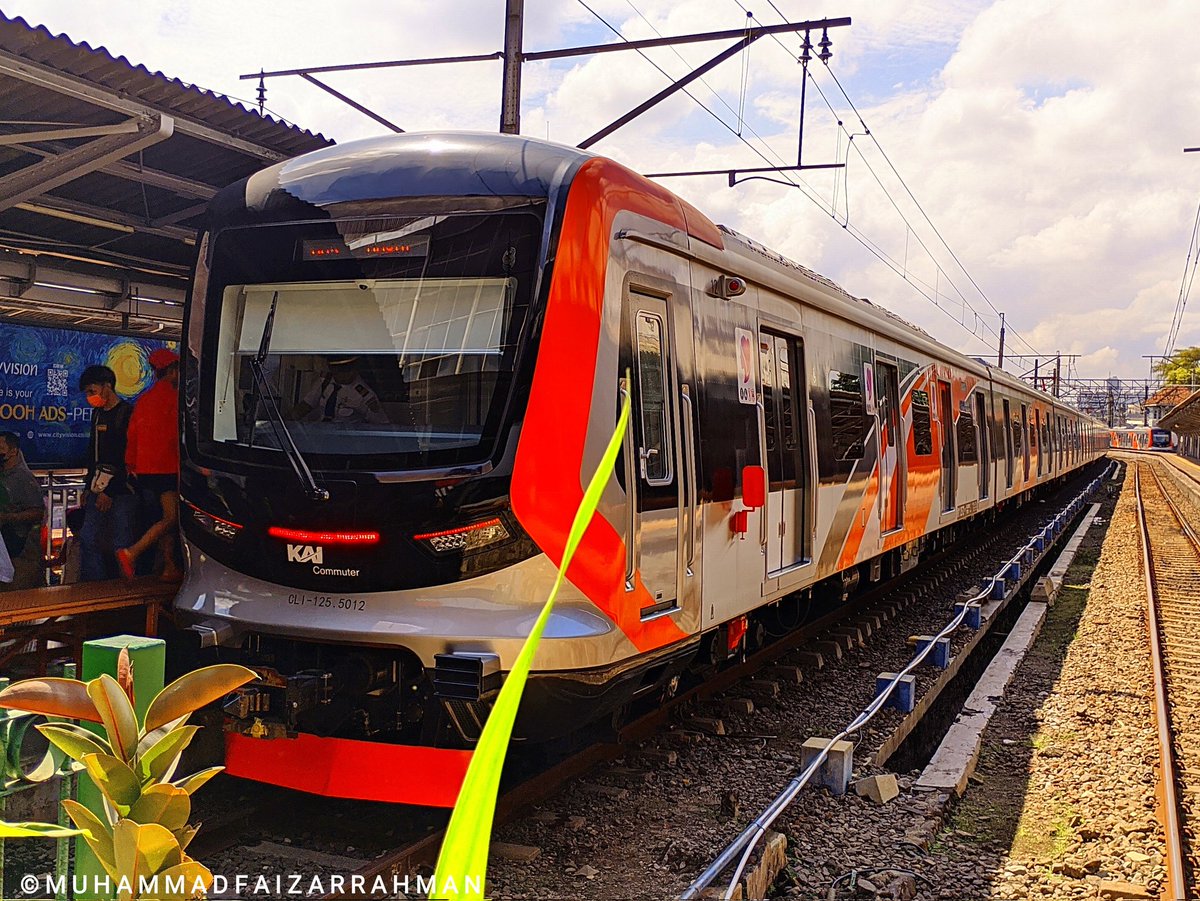 yoasobiloved's tweet photo. Menyusul Berdinas Melayani Penumpang.
CLI 125.4001-4012.
CLI 125.5001-5012.
#fotosepur #crrc #crrcsifang #kcisfv120v #sfc120v #cli125 https://t.co/4DbSNdbXjV