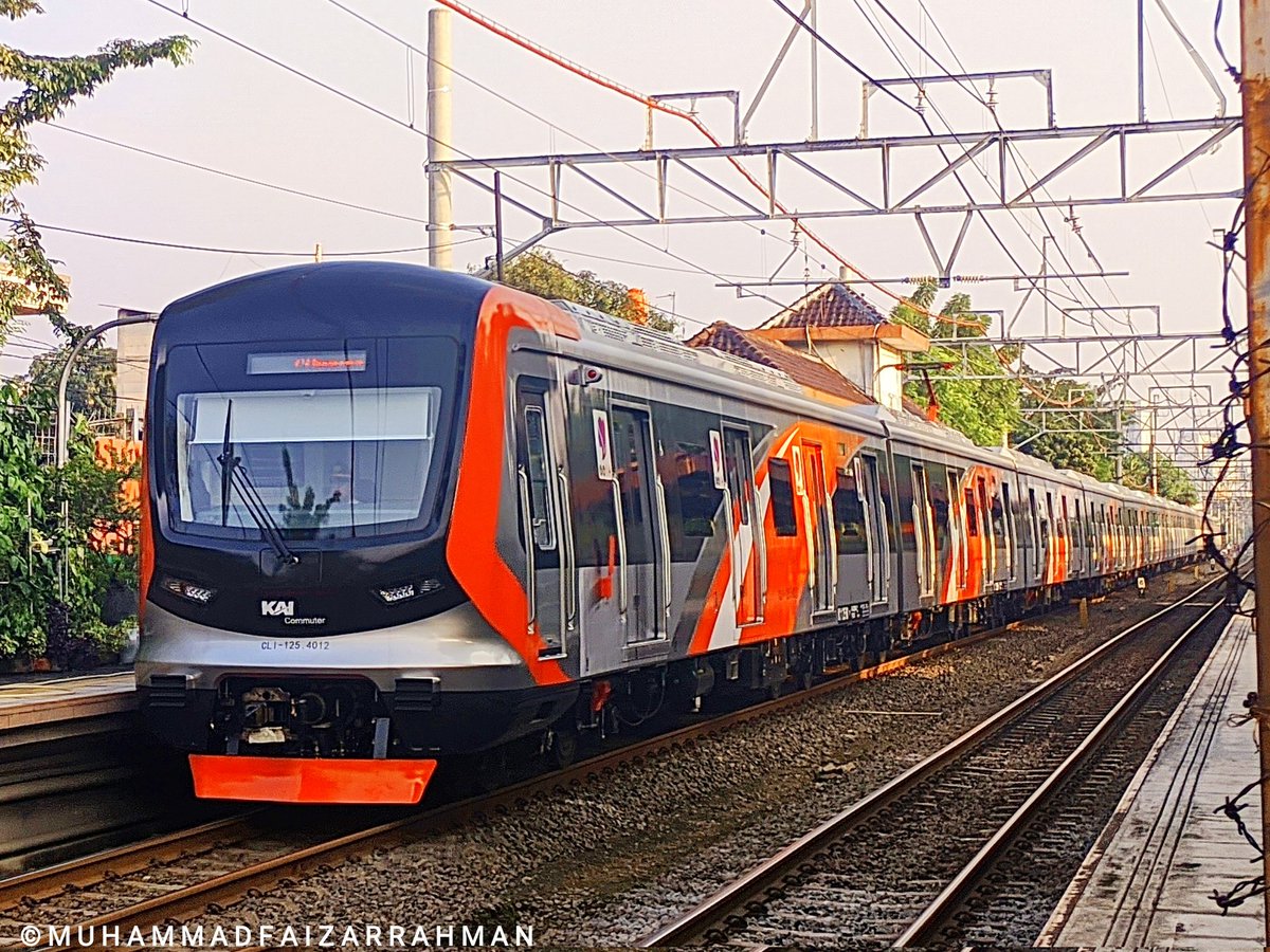 yoasobiloved's tweet photo. Menyusul Berdinas Melayani Penumpang.
CLI 125.4001-4012.
CLI 125.5001-5012.
#fotosepur #crrc #crrcsifang #kcisfv120v #sfc120v #cli125 https://t.co/4DbSNdbXjV