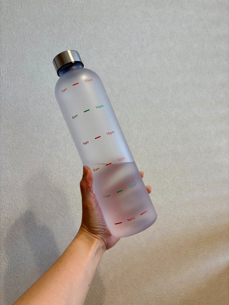 7_mile_program's tweet photo. 担当者も #セブンマイル特典交換部🎁

つい水分を取り忘れる在宅ワークに、以前交換した【タイムマーカー付きボトル】が欠かせません🚰🌟
カラーリングやさりげないロゴもお気に入り☺️

みなさんがセブンマイルプログラムで交換した特典も #セブンマイル特典交換部 をつけた投稿で教えてくださいね👏❤️ https://t.co/6Eqj3msKTH