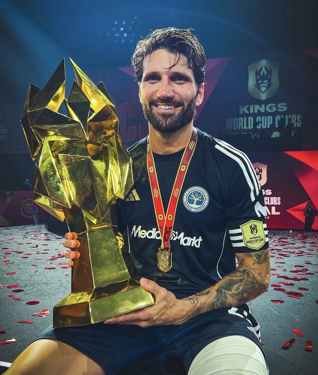 Ahora que ha acabado la <a href="/_KingsWorld/">Kings League World</a>, este es mi TOP 3 para la Corona de Oro.
🥇 Lipâo (<a href="/FilypinhoP/">Lipão</a>)
🥈 Leleti 
🥉 Carles Planas 
Opiniones?