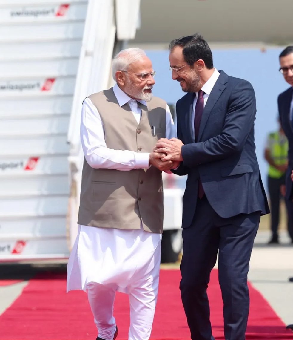 prawasitv's tweet image. PM Modi landed in Cyprus, president of Cyprus Nikos received Modi in airport!

Indian diaspora meets modi n Cyprus!

#ModiInCyprus #nikos #IndiaCyprus