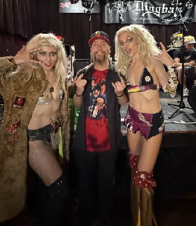 TomDiNardo's tweet photo. Just love @The_SoapGirls and they were kind enough to take this photo with me after an exhausting set on Sunday night. The club was @DingbatzNJ and the girls captivated the stage! Hope to meet them again! Nicest people!
#RockMusic #Music #SoapGirls #SouthAfrica #Dingbatz #Fanboy https://t.co/VCZYoaCNRS