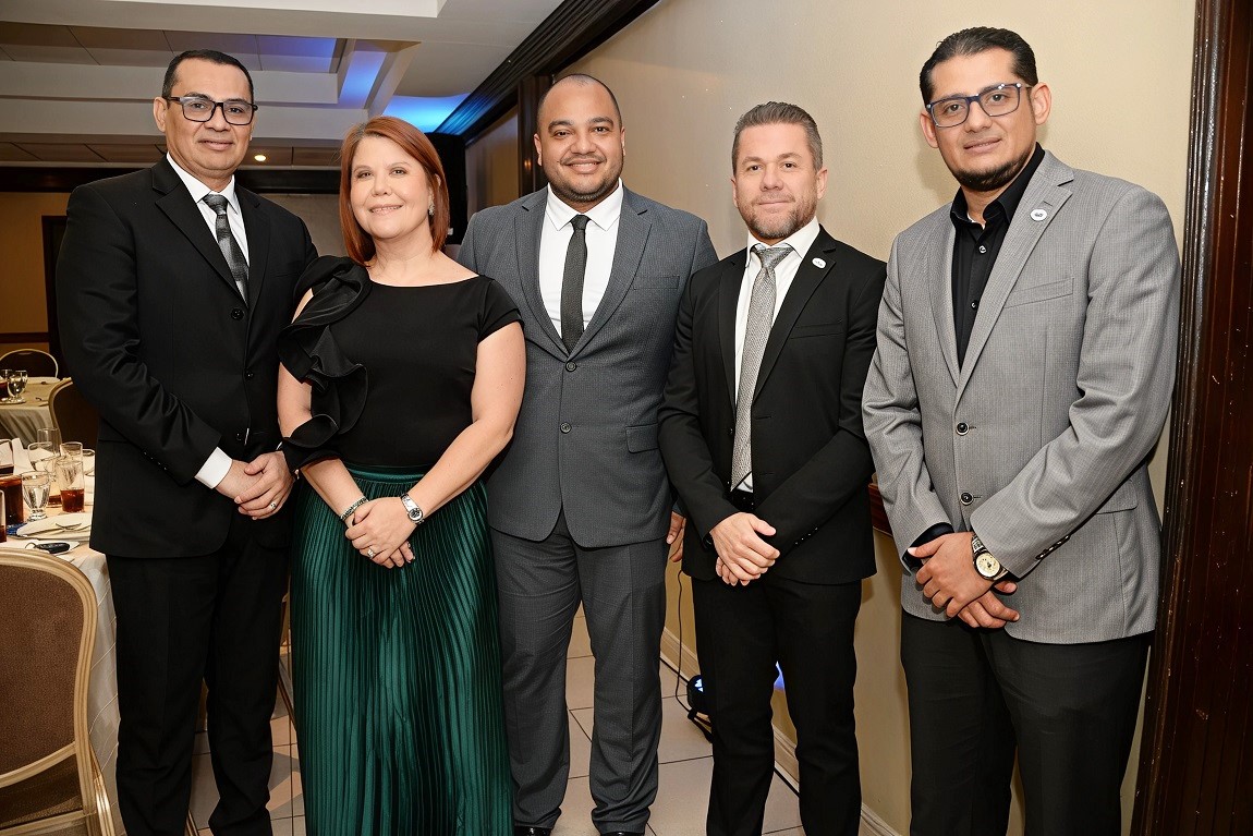 #FarahLaRevista #ElDiarioHN #Sociales #homenaje #SanPedroSula

<a href="/JCISanPedroSula/">JCI SAN PEDRO SULA</a> celebra 76 años de historia y liderazgo con un emotivo homenaje a Roger D. Valladares.

VER MAS DETALLES AQUÍ → lc.cx/XuPd0A