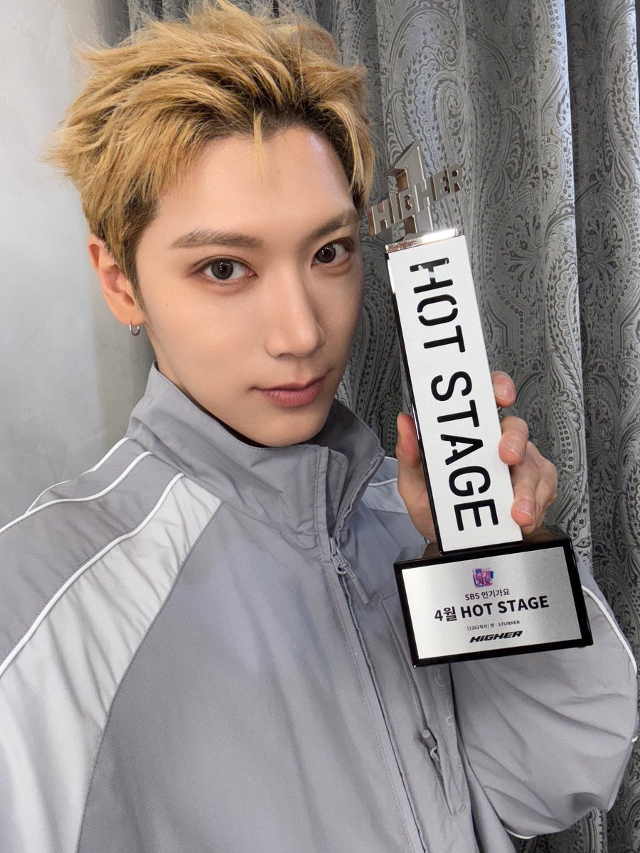 อีกหนึ่งรางวัล"น้องเตนล์"มาเพื่อกวาดถ้วยโดยเฉพาะ ปล.ชอบผมทรงนี้มากกกก

#TEN #李永钦 #텐 #STUNNER #TENLEE 
#TEN_STUNNER