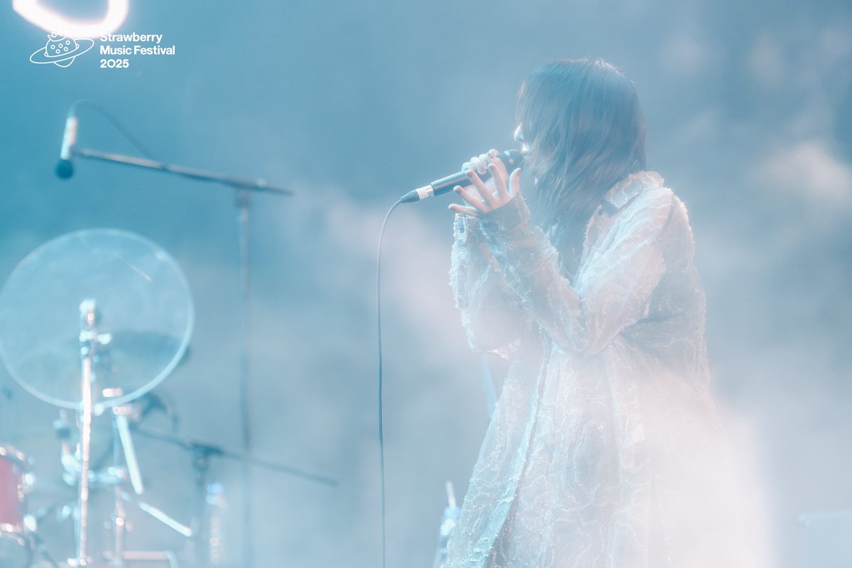 PSYCHO_Hitomi's tweet photo. 杭州・Strawberry Music Festival

素敵な写真を沢山撮っていただいたので載せちゃう。みんな雨の中、会いに来てくれて本当にありがとね！また必ず会おうね。

 #杭州草莓音乐节 https://t.co/87CaGb3EWs