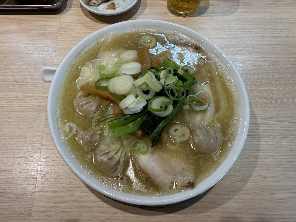 船越さんに久しぶりに〜
暑い日はビールの写真を撮る余裕なんてない。すぐ飲む。
ワンタン麺やはりうまうま！！！