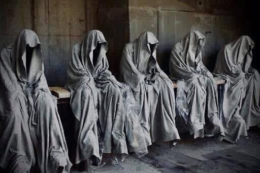 Die totale Herrschaft 

hat ihre Macht 
auf Angst gegründet.

hannah arendt
1906 - 1975