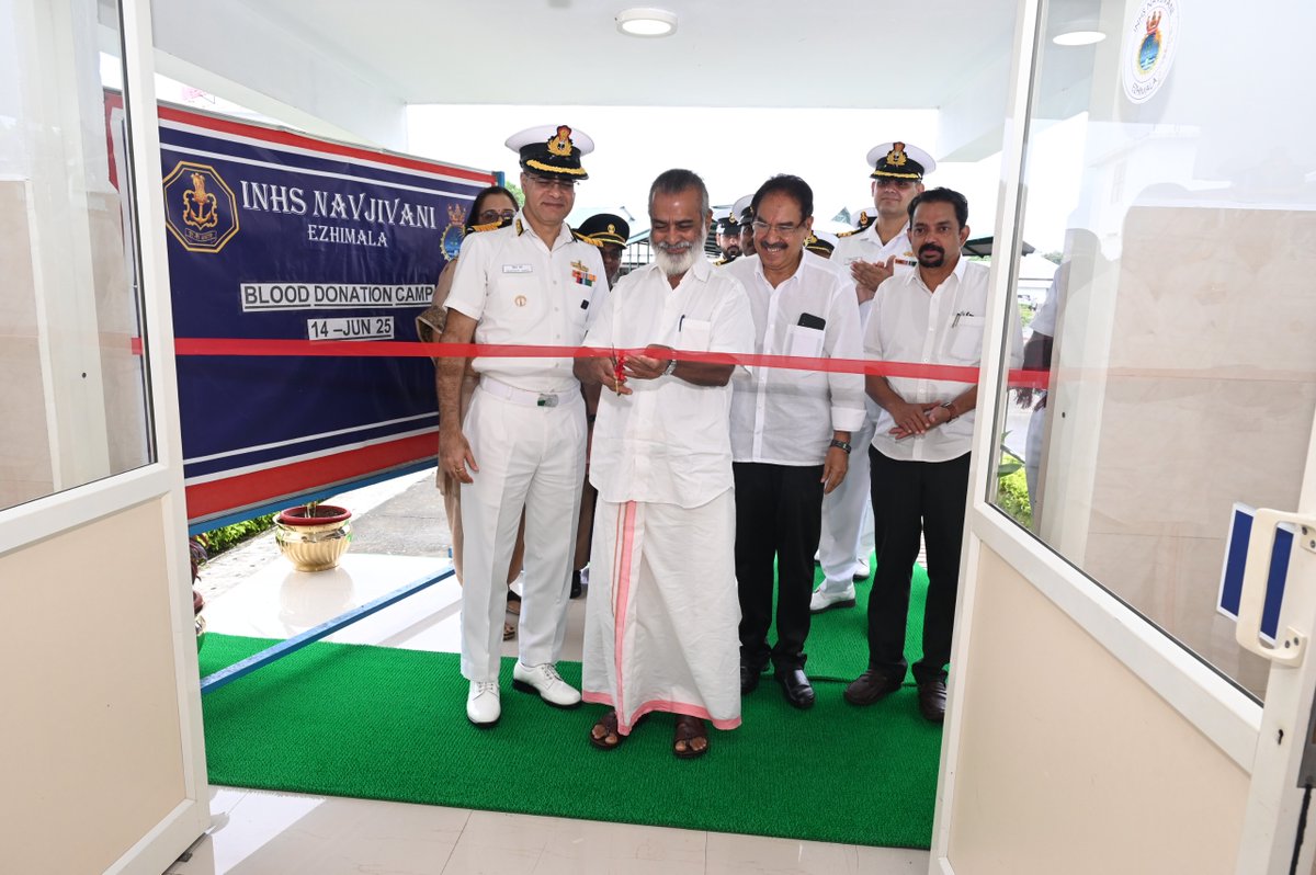 IN_NavalAcademy's tweet image. On #WorldBloodDonorDay, INHS Navjivani, in collaboration with Payyanur Co-operative Hospital, organised a blood donation camp. A large number of donors, including service personnel &amp;amp; civilians, participated with great enthusiasm! 👏

#DonateBloodSaveLives 
@indiannavy 
#INA