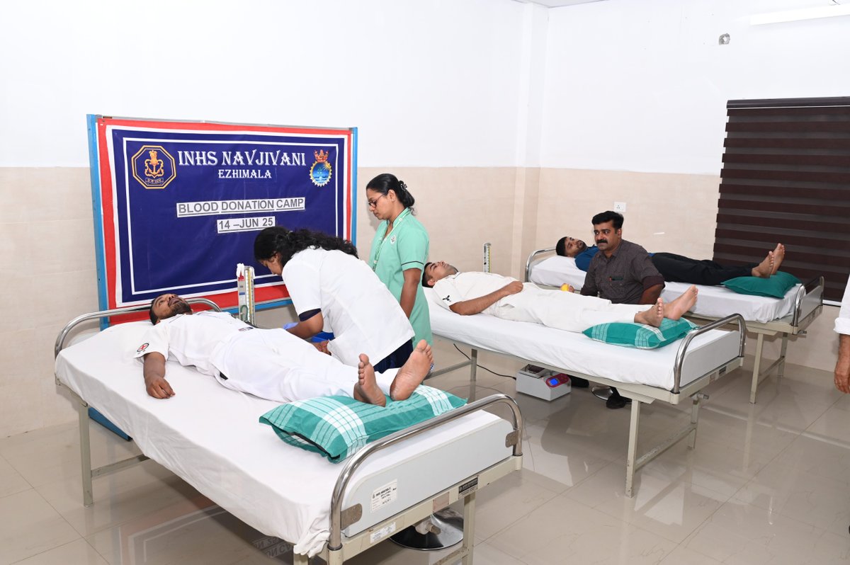 IN_NavalAcademy's tweet image. On #WorldBloodDonorDay, INHS Navjivani, in collaboration with Payyanur Co-operative Hospital, organised a blood donation camp. A large number of donors, including service personnel &amp;amp; civilians, participated with great enthusiasm! 👏

#DonateBloodSaveLives 
@indiannavy 
#INA