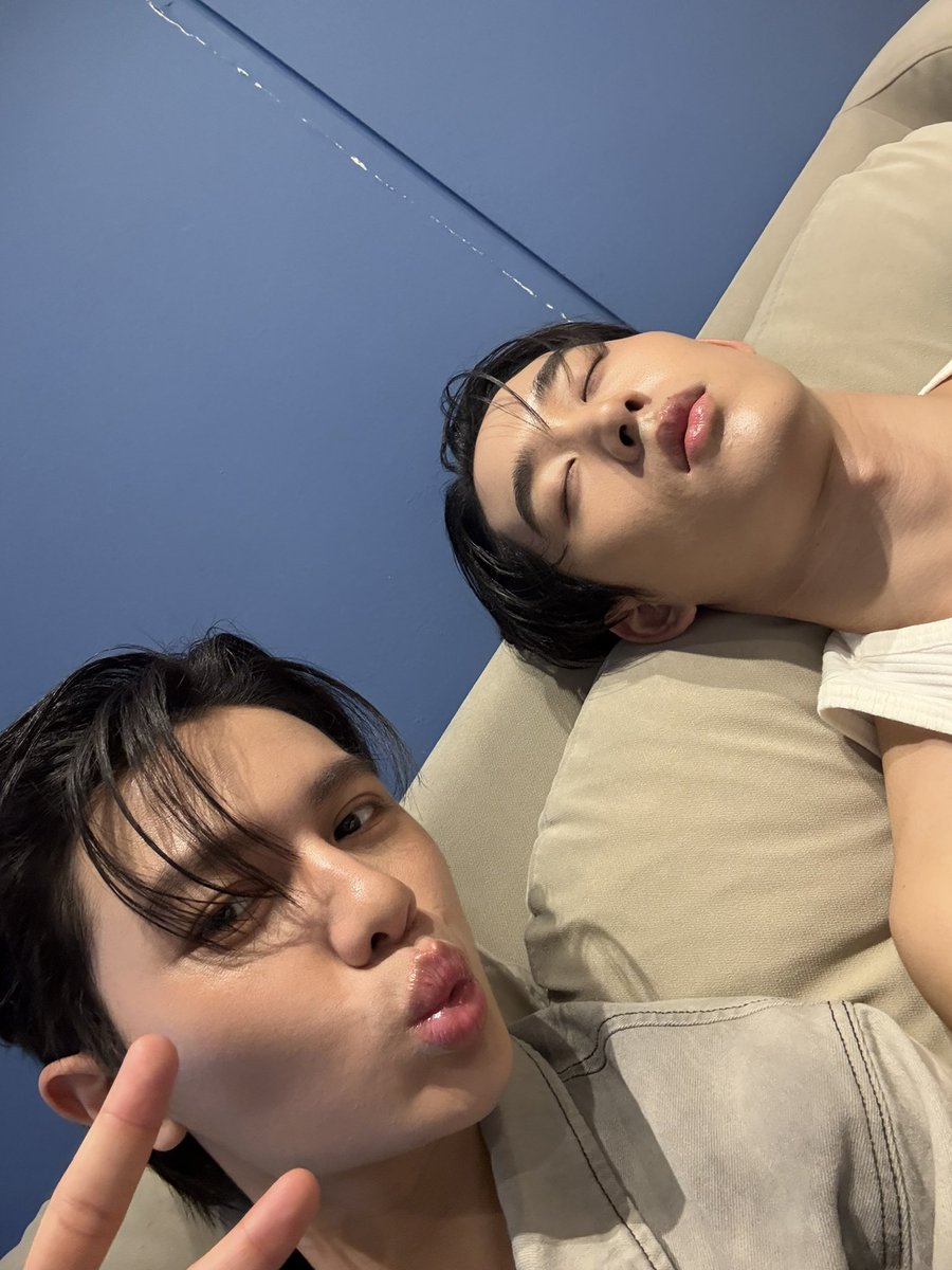 Donut_JKV's tweet photo. เสียงพี่เอสใน vlog เชียงใหม่ลอยมาเลย

'แอบถ่ายอีกแล้ว แอบถ่ายตอนหลับอีกแล้ว!'
ตื่นมาแกโดนแน่วิลเลี่ยม🫵🏻😾💢

WILLIAMEST PRESSTOUR
#WilliamEstFanconPressTour https://t.co/6VBchrUAOE