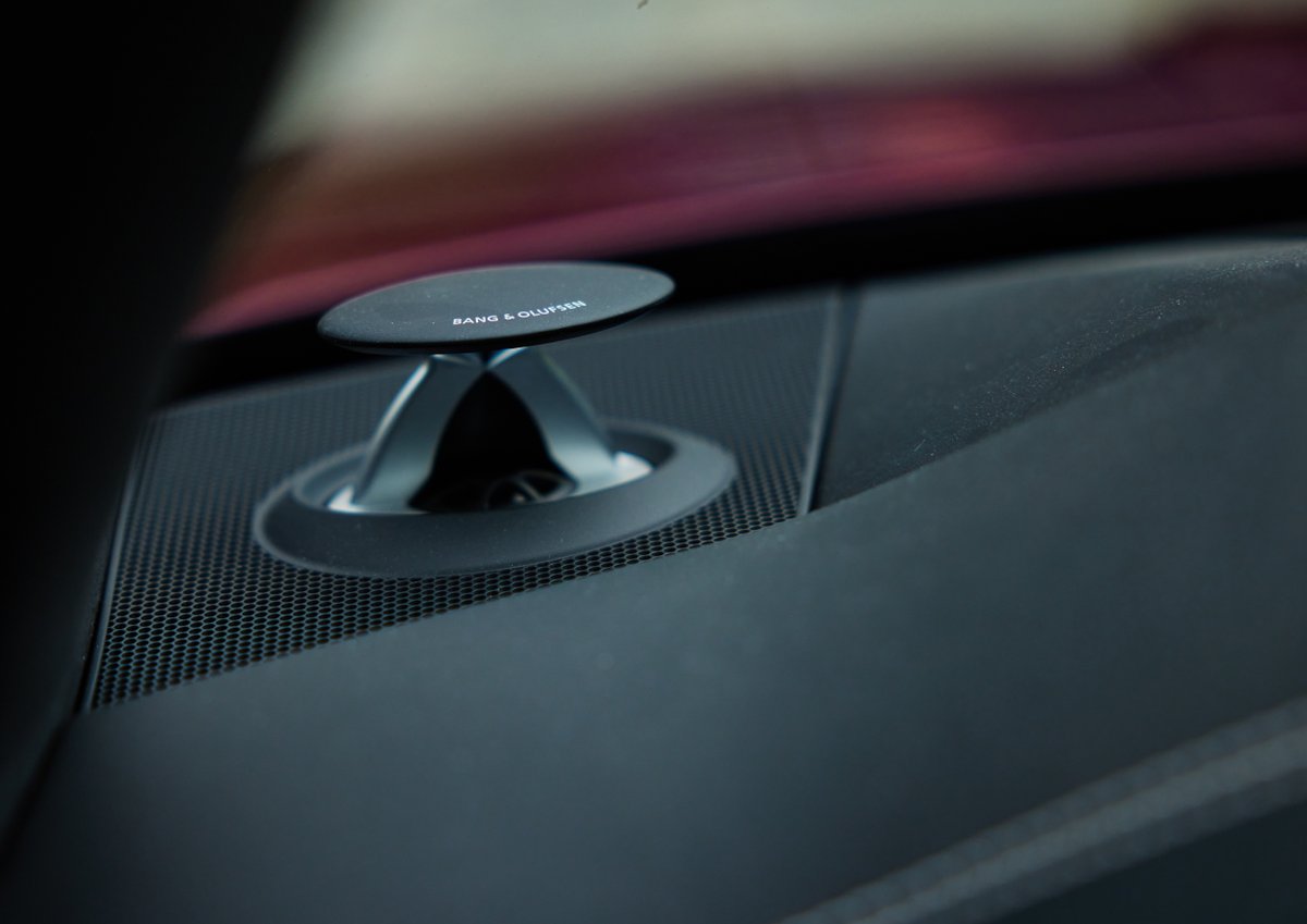 MotusAudi's tweet image. Standard in the Audi Q8 and optional in others - the Bang &amp;amp; Olufsen 3D sound system uses 17 speakers to reshape interior space through sound.

#BangAndOlufsen #AudiQ8 #InteriorTechnology