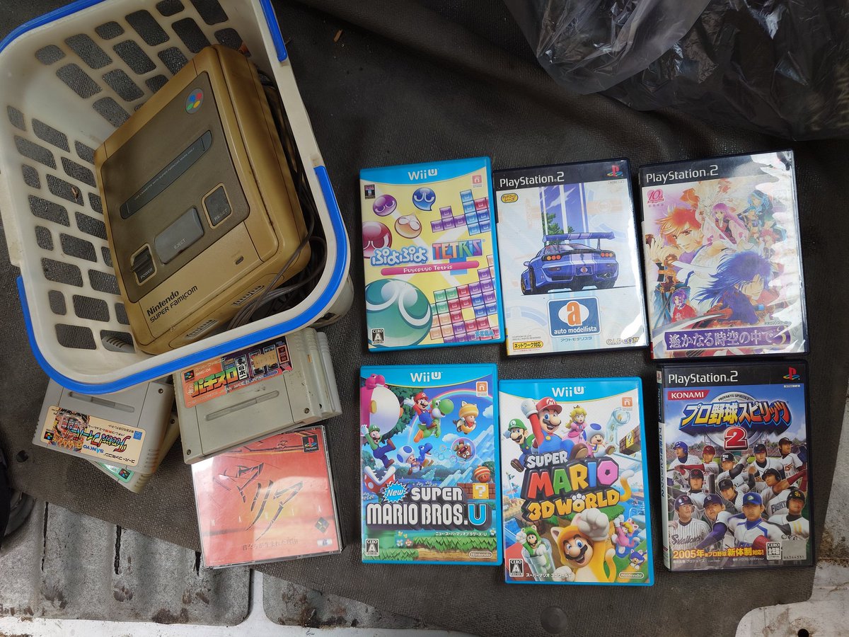oniku1983o's tweet photo. 先日の現場からの回収品
#PS
#WiiU はデイスクあり💮
見事に茶ばんだ
#スーパーファミコン
ソフトは謎のサイン入りでパチンコソフトばかりw
#レトロゲーム
でも半分未所有だったので💮
ま、まさか
#1CHIP !?
、、、
そんな人生甘くないです🤣
#便利屋
#不用品回収
ランチはすき家🍚 https://t.co/q0VUDt99Hw
