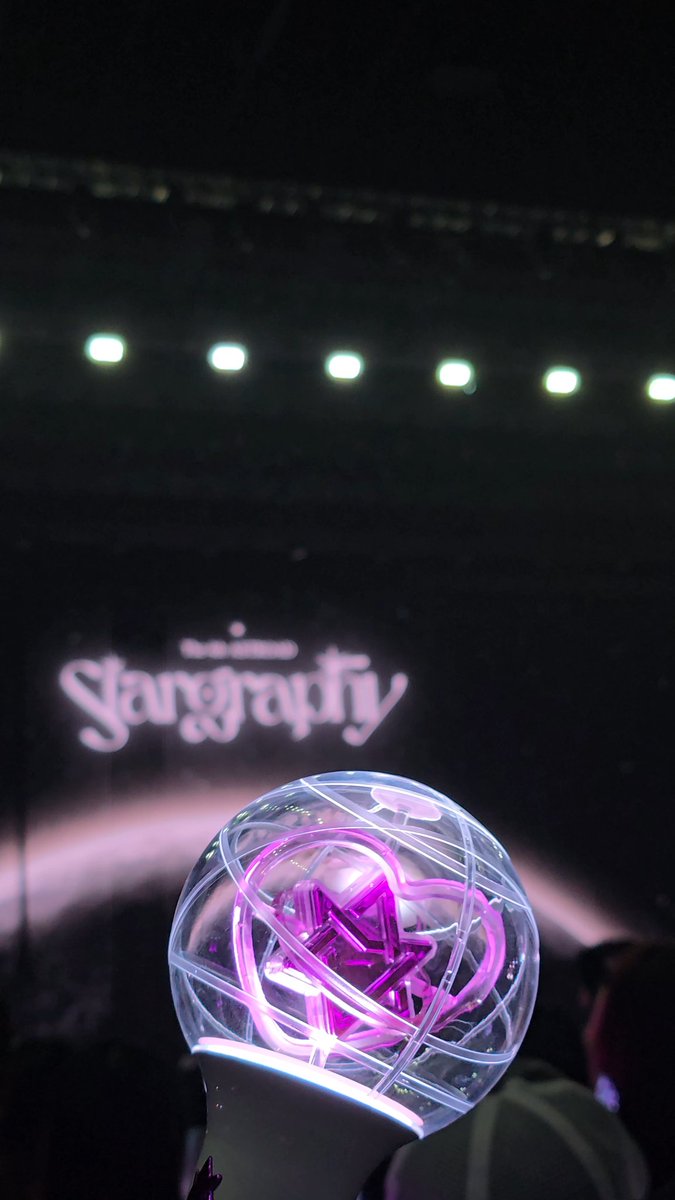 00wangwang321's tweet photo. 넘 행복해💜💜💜
꿈 처럼🥹✨️
#ASTRO #AROHA #아스트로 #아로하 https://t.co/7w7u7WaGEI
