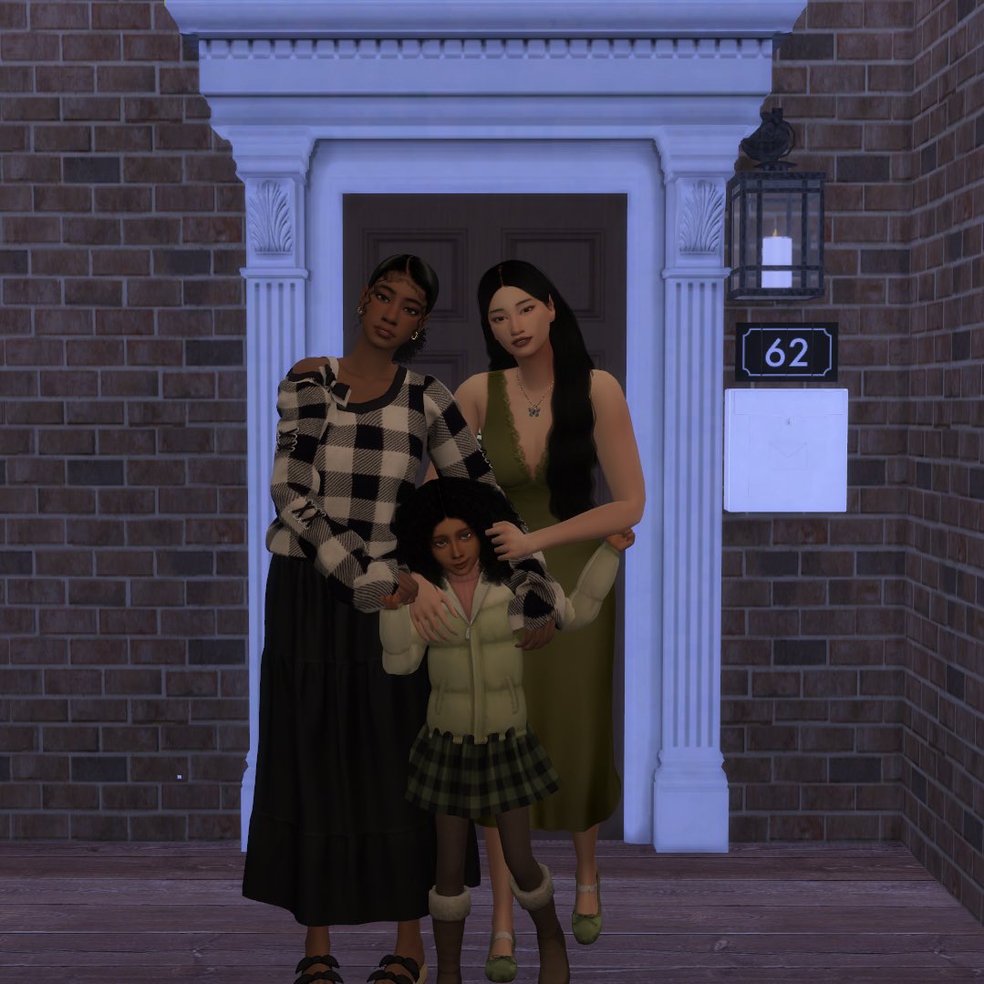 floompysims's tweet photo. Happy pride month to my fave sim mums, Isa and Natsumi 🩷 https://t.co/KmhFeEHIC4