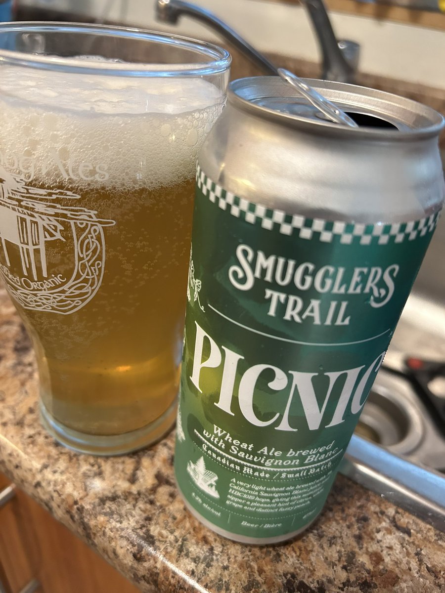 Assmandrful's tweet image. Beer of the day! 🍺
#SmugglersTrail #Picnic #WheatAle brewed with #SauvignonBlanc #Beer #Langley #BritishColumbia