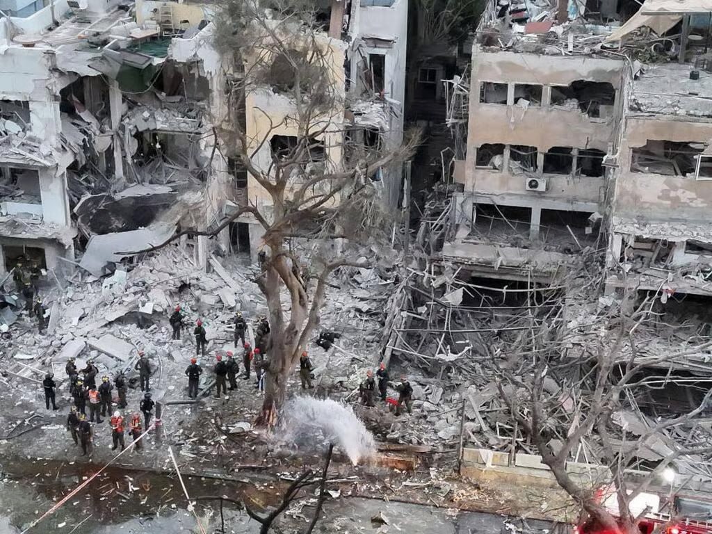 BabakTaghvaee1's tweet photo. #Breaking: Aftermath of the largest ballistic missile strike of the #IRGC at #Israel. These images show significant destruction of buildings in #TelAviv. Eight more B-2As of the #USAF each one armed with a pair of heavy penetrator bombs will destroy the #IRGCASF's underground ballistic missile bases across #Iran in response to this tonight.
#OperationRisingLion 
#OperationTruePromise3