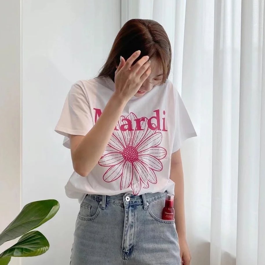 🚨 ลดราคาวันเดียวนะค้า ด่วนๆๆๆ 🚨
MARDI — TSHIRT FLOWERMARDI 🌸
〰️ ราคาตัวละ 899฿ 〰️

รับ 2 สี 
• Black pink
• white pink
One Size ; อก 42" ไหล่ 38" ยาว 26.5" 

✳️ CF สี &amp; จำนวนได้เลยค้า มัดจำด้วยใจ ของถึงไทยค่อยชำระนะค้า ⛔️ ห้ามยกเลิก หรือเททุกกรณี ⛔️ รอของ 4-6 weeks