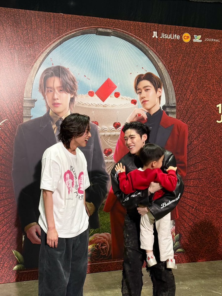 ชอบเด็กไหม 
ชอบ
ใช่ เธอพยายามให้สิ