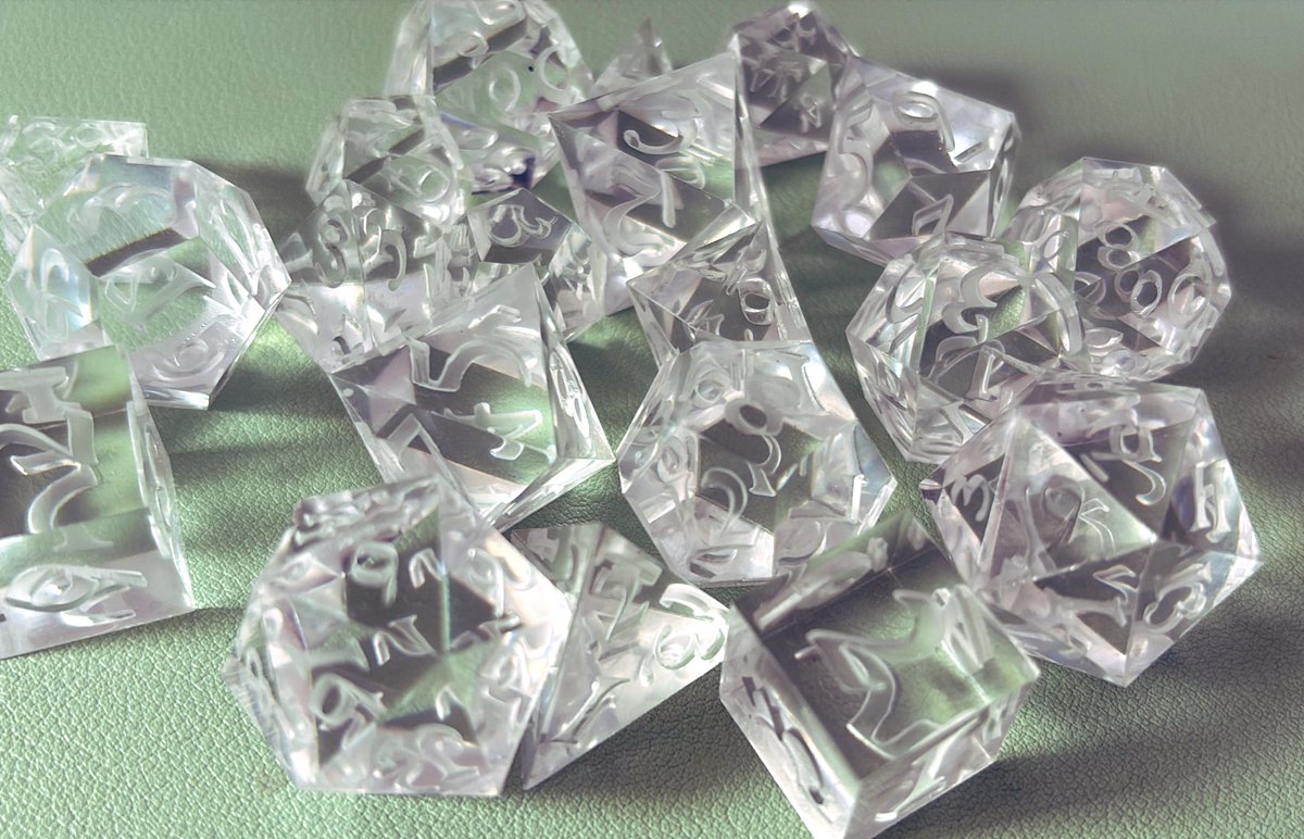 투명 주사위들~~!! 오랜만에 레진했더니 잼잇다