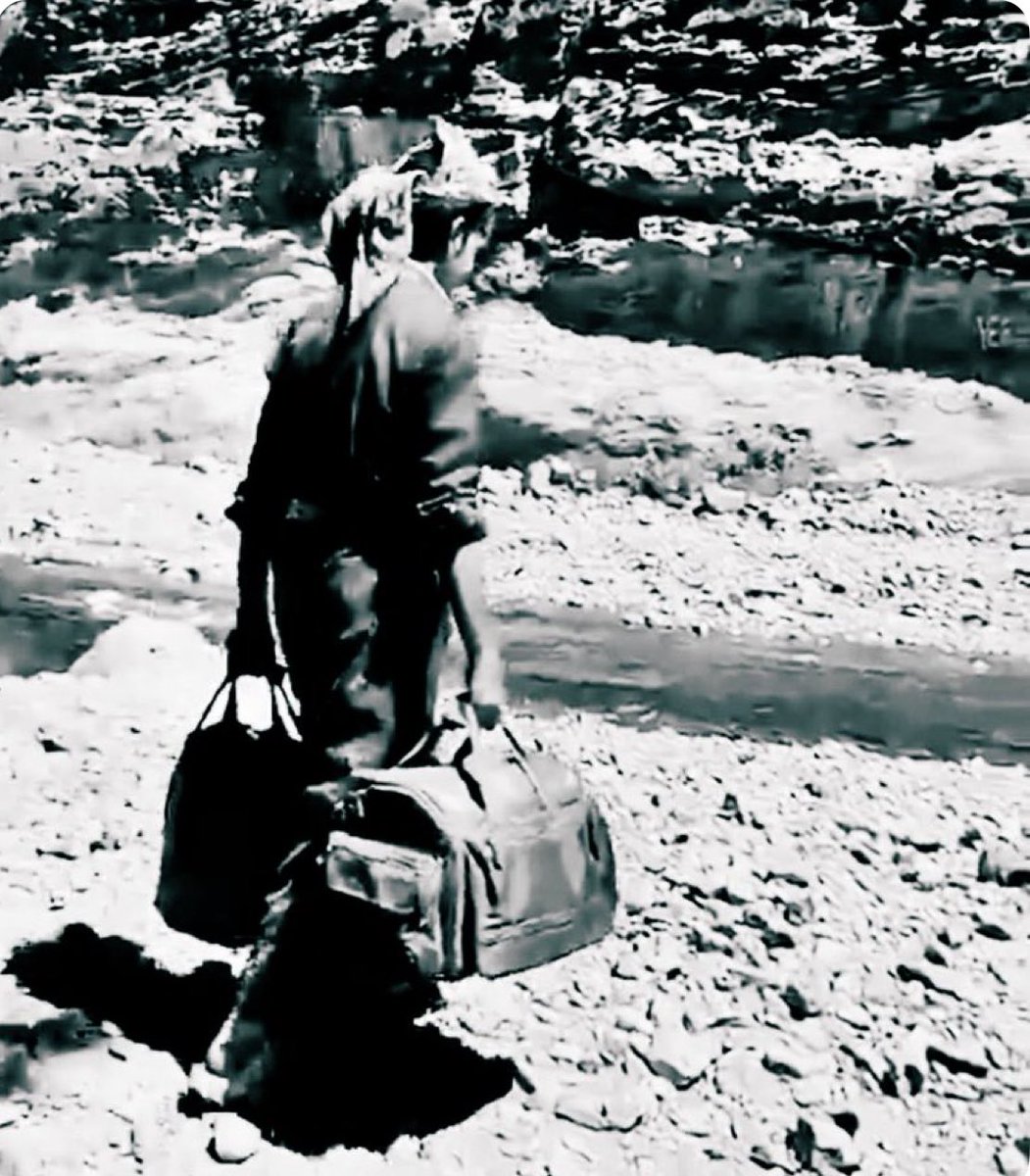 يكفيني رحلت ولا حصل مني خطا وقصور
انا حتى وداعي فيه بصمه تثبت اخلاقي