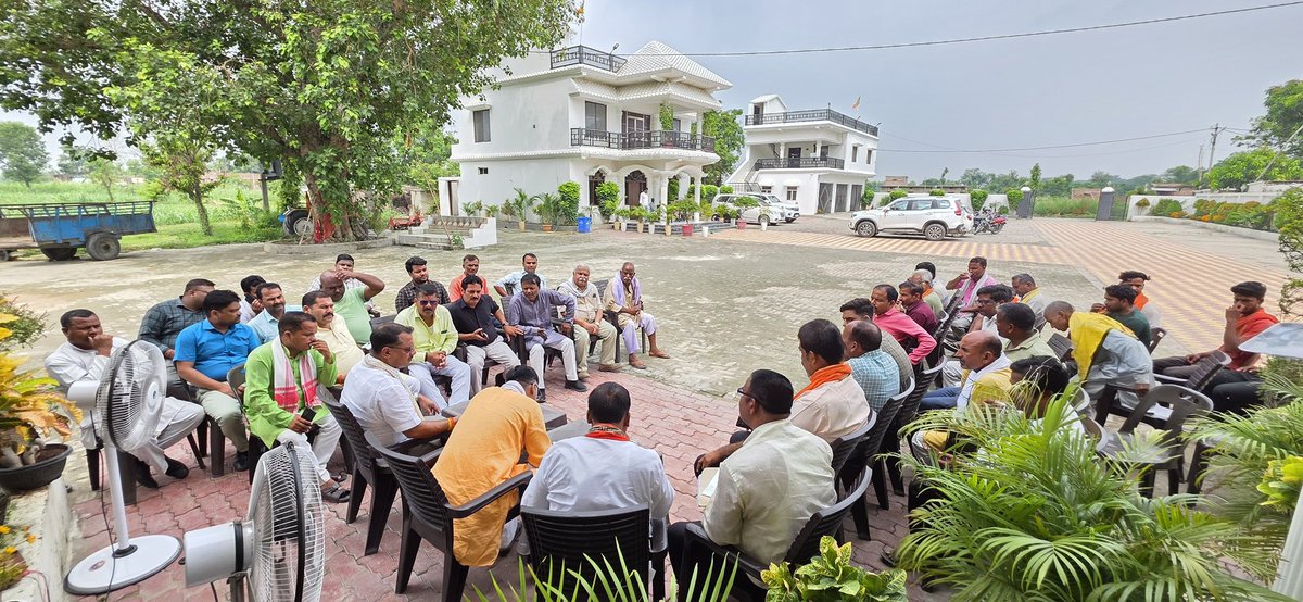 P.N. Pathak (@pnpathakbjp) on Twitter photo !! जनता दर्शन !!
आज क्षेत्र से आये सम्मानित व देवतुल्य जनों से भेंटकर कुशलक्षेम जाना। तथा उनकी समस्याओ व शिकायतों से अवगत होकर शीघ्र उनके निस्तारण हेतु संबंधित को आवश्यक कार्यवाही हेतु निर्देशित किया।
#अपना_कुशीनगर
#apanakushinagar
<a href="/BJP4India/">BJP</a> <a href="/BJP4UP/">BJP Uttar Pradesh</a> <a href="/sunilbansalbjp/">Sunil Bansal</a> !! जनता दर्शन !!
आज क्षेत्र से आये सम्मानित व देवतुल्य जनों से भेंटकर कुशलक्षेम जाना। तथा उनकी समस्याओ व शिकायतों से अवगत होकर शीघ्र उनके निस्तारण हेतु संबंधित को आवश्यक कार्यवाही हेतु निर्देशित किया।
#अपना_कुशीनगर
#apanakushinagar
<a href="/BJP4India/">BJP</a> <a href="/BJP4UP/">BJP Uttar Pradesh</a> <a href="/sunilbansalbjp/">Sunil Bansal</a>