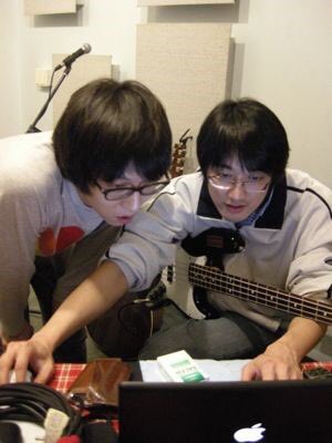 CPU_power_'s tweet photo. 펩아저씨들 같은 옷 찾아보기 타래 https://t.co/J78KmJ668R