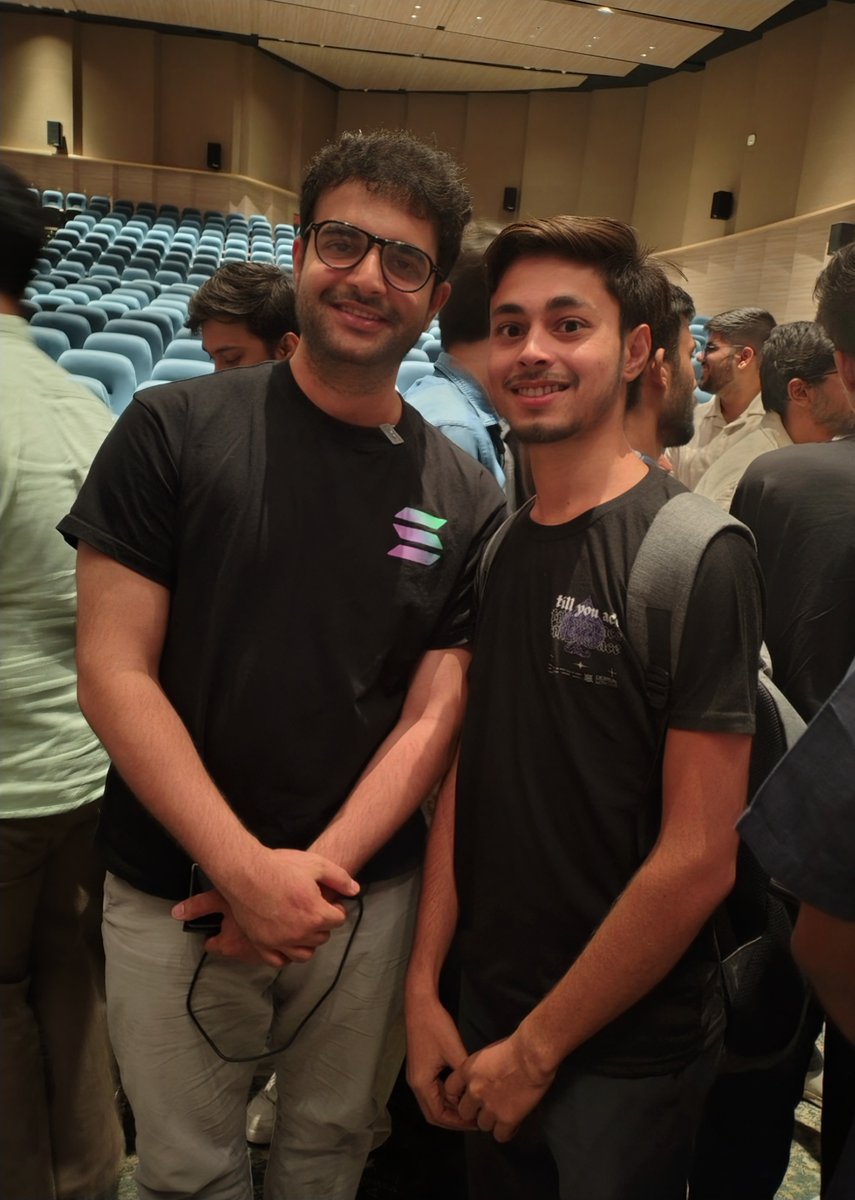 EkantVerma13's tweet photo. 1.5 years ago, I started learning Web Dev from this man — @kirat_tw  👨‍💻
Today, I finally met him in real life!
From YouTube videos to this moment — truly special ❤️
Grateful for all the knowledge &amp; inspiration 🙌
#buildinpublic  #WebDev   #DSA #developermeetup https://t.co/26Mj6ZxTzR