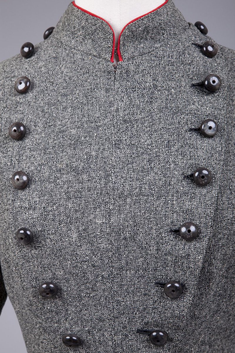 plummie9's tweet image. England.
Redfern.

Elegant Tailored Jacket, 1880-1910.

Black and white wool tweed jacket with red trim and grey buttons.
© Goldstein Museum of Design.
#Fashionhistory