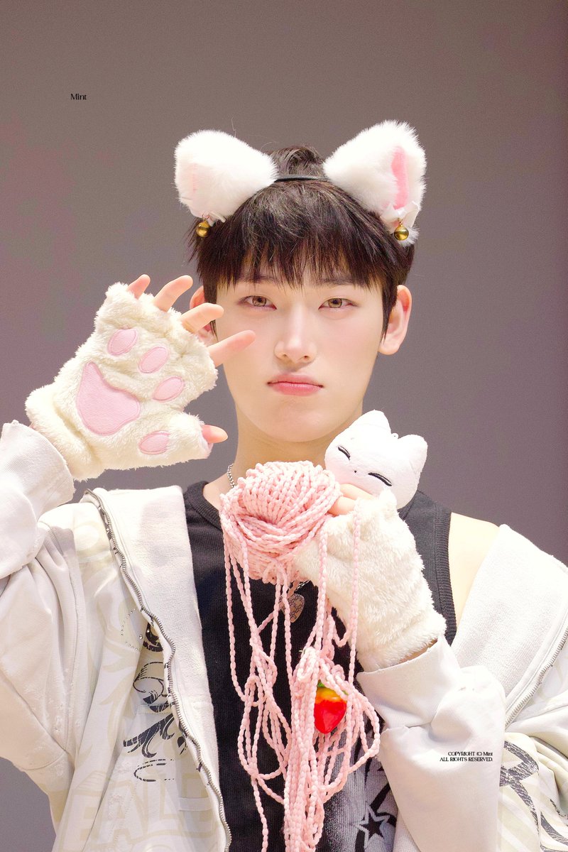 Mint030624's tweet photo. 250613 떤냥이…🐾🩷

#ENHYPEN #엔하이픈 
#SUNOO #선우 https://t.co/YbRWRBfDhY