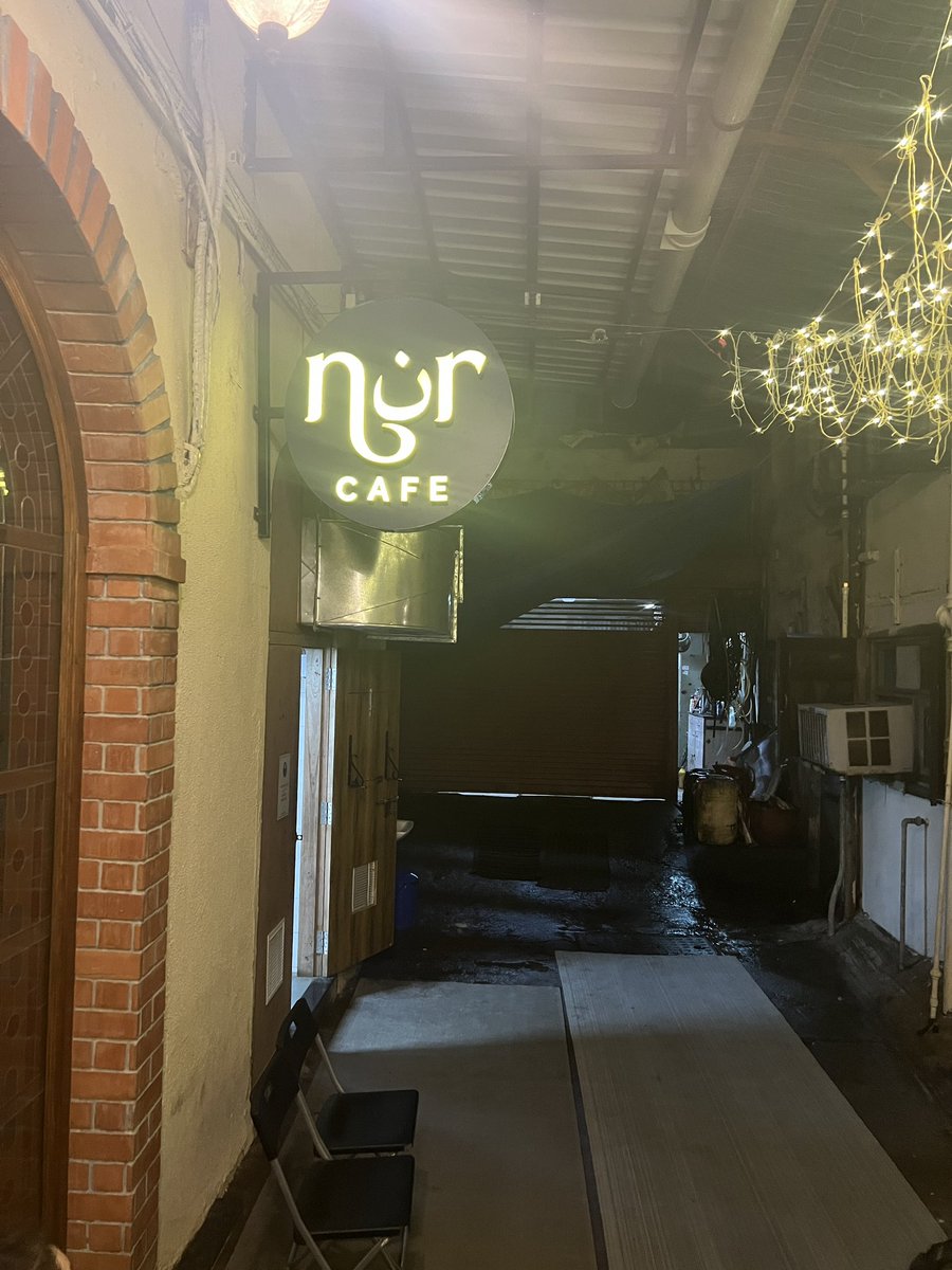 Last night’s epic meal at Cafe Nur took me back to the time when Mumbai was Bombay. Quintessential old school SoBo spot.

Food cooked in pure desi ghee (no oil) and washed down with a Pallonji raspberry soda.