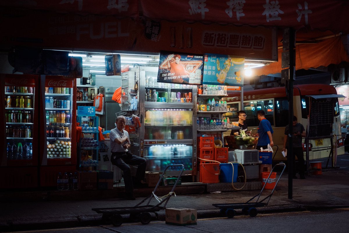 ivar_snaps's tweet image. From HK