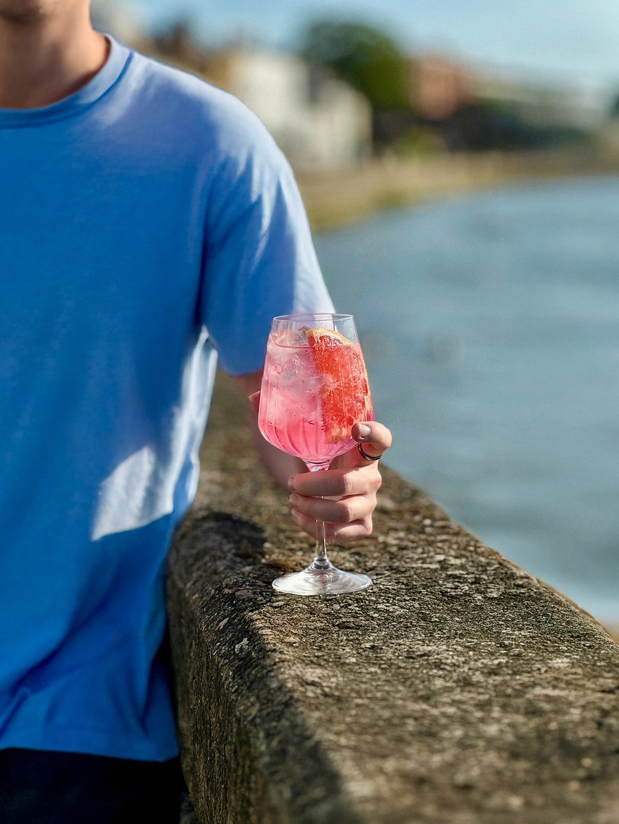 bullsheadsw13's tweet image. We’ve teamed up with our pals at Lillet to give your summer a little extra spritz of sparkle – and the first one’s on us. Just swing by, crack open the app, pop in RHUBARBROSE, and let that pink, rhubarb-kissed fizz work its magic.🥂 #SpritzSeason #RhubarbRose #OnTheHouse