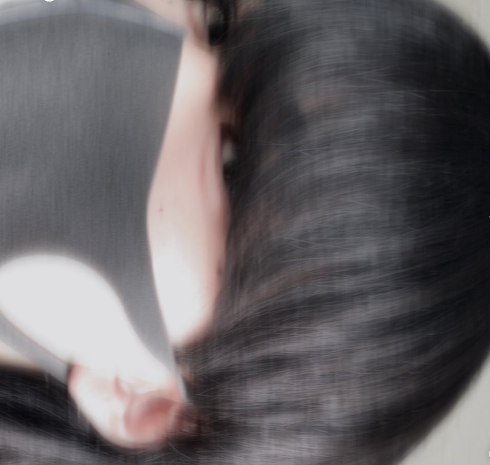 小学生の頃から現実がしんどくて、ゲームの中が生きてる場所だった。
今でも土日は15時間くらい潜ってる。
今週、マイクラでやっとエリトラが取れた。
現実じゃ飛べないけど、俺は俺なりにまだ生きてる。
誰にも見せてなかったけど、たまにはこういう本音も置いておきます。