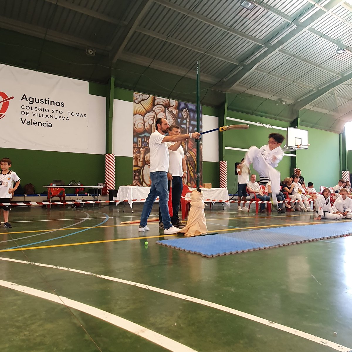 Más de 100 taekwondistas disfrutaron este año del campeonato de saltos con el colegio #Hermes.