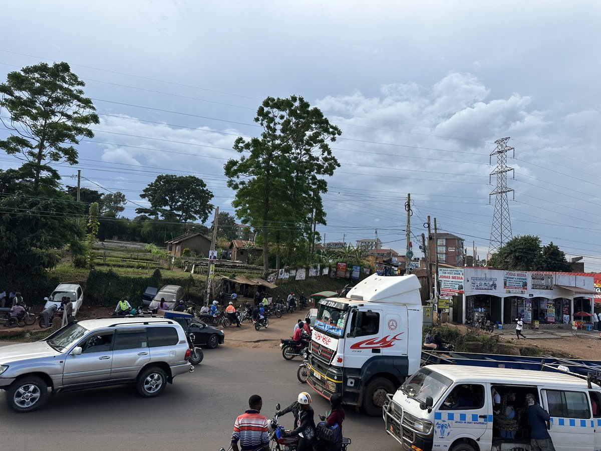 Kalema Andrew Arnold (@kalemaxa) on Twitter photo Stakeholders, this is Jinja road at an off junction at a banda, route to Kyambogo University.
Plenty of students use it however it's a high risk for pedestrians crossing, a zebra crossing and pedestrian walk way is highly needed. Please <a href="/MoWT_Uganda/">Ministry of Works & Transport</a> your intervention is needed. Stakeholders, this is Jinja road at an off junction at a banda, route to Kyambogo University.
Plenty of students use it however it's a high risk for pedestrians crossing, a zebra crossing and pedestrian walk way is highly needed. Please <a href="/MoWT_Uganda/">Ministry of Works & Transport</a> your intervention is needed.