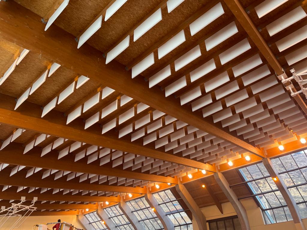 🎶 Proyecto destacado: acondicionamiento acústico en pabellones multiusos. Conoce las claves del diseño, la elección de materiales sostenibles y la rapidez en la ejecución. ¡Imágenes exclusivas en el artículo! 
#SonidoOptimizado #CalidadAcústica blgs.co/Z0l6j6