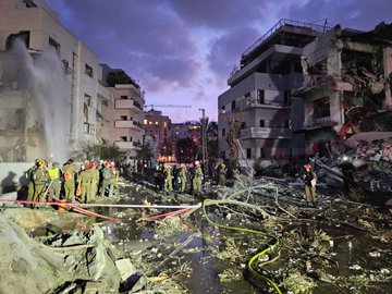 Yahya_Sinvar_'s tweet photo. İran ordusunun sabaha karşı İsrail’e başlattığı füze saldırısında Tel Aviv’de büyük yıkım meydana geldi.  

Bazı sığınakların çöktüğü aktarılıyor. https://t.co/OqE8BSXH5p