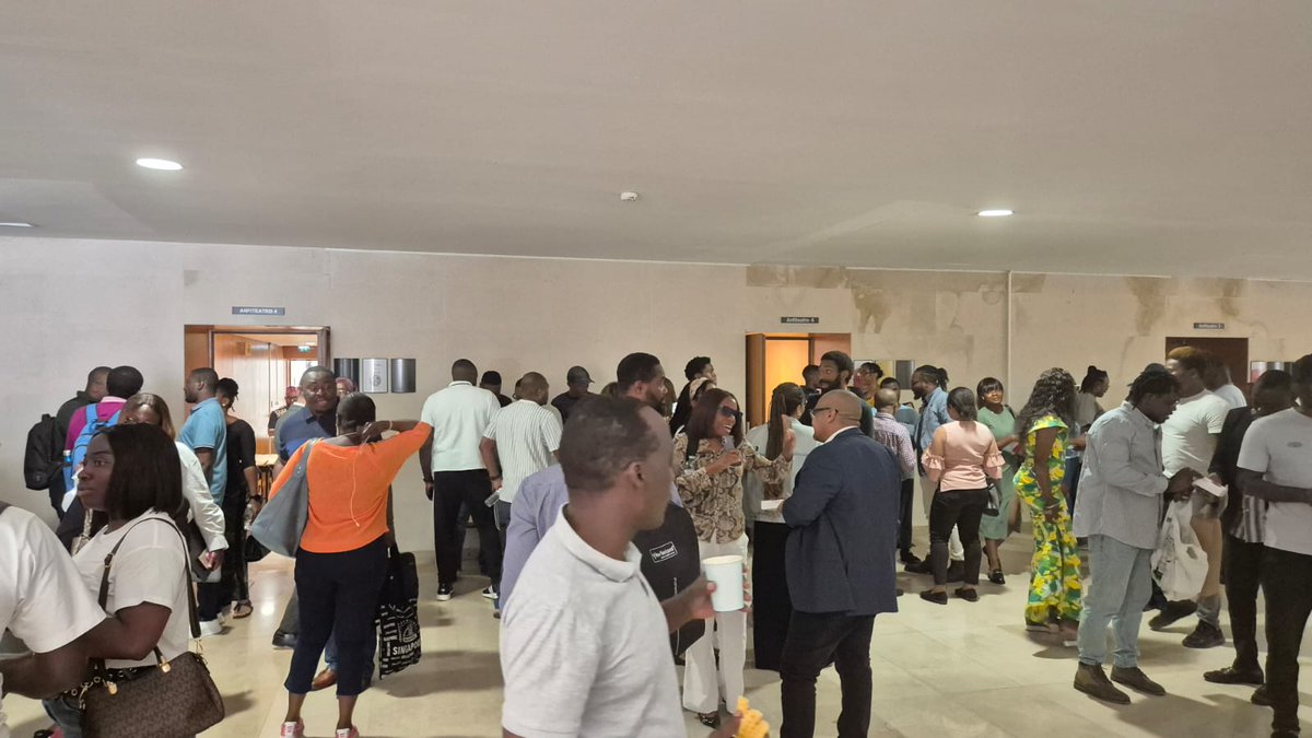SadeeqAkintola's tweet photo. Last Saturday, I returned to ISEG Lisbon School of Economics and Management, where I usually study during weekends😊, to speak on Data Analytics Career Paths in 2025. Special thanks to @NIPRTCommunity president @Shakabuskigang and his team for organizing such an inspiring event🙌 https://t.co/M3mHlYUgsg