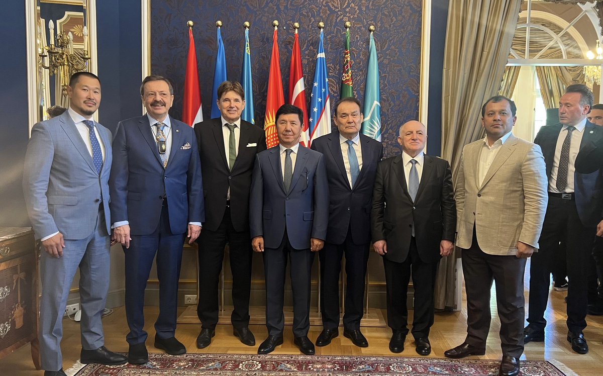 Türk Ticaret ve  Sanayi Odaları Birliği Genel Kurulu’nu Budapeşte’de gerçekleştirdik. Genel Kurulumuzun hayırlı olmasını temenni ediyorum.   

Gözlemci üye Macaristan Ticaret ve Sanayi Odası’nın asıl üyelik talebini onayladık. Ev sahipliği için dost ve kardeş ülke Macaristan’a