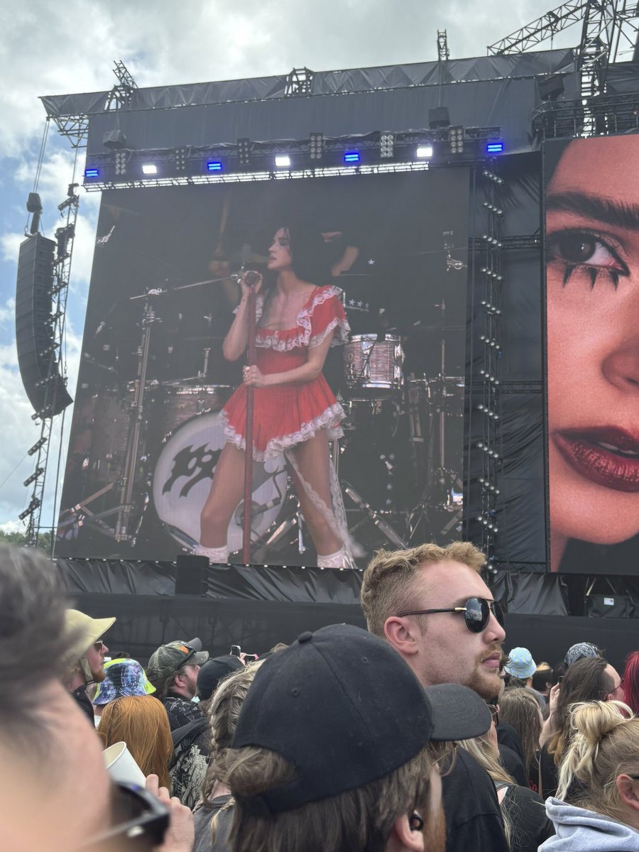 KevinHo60481430's tweet image. Poppy🤘 #downloadfestival #download2025