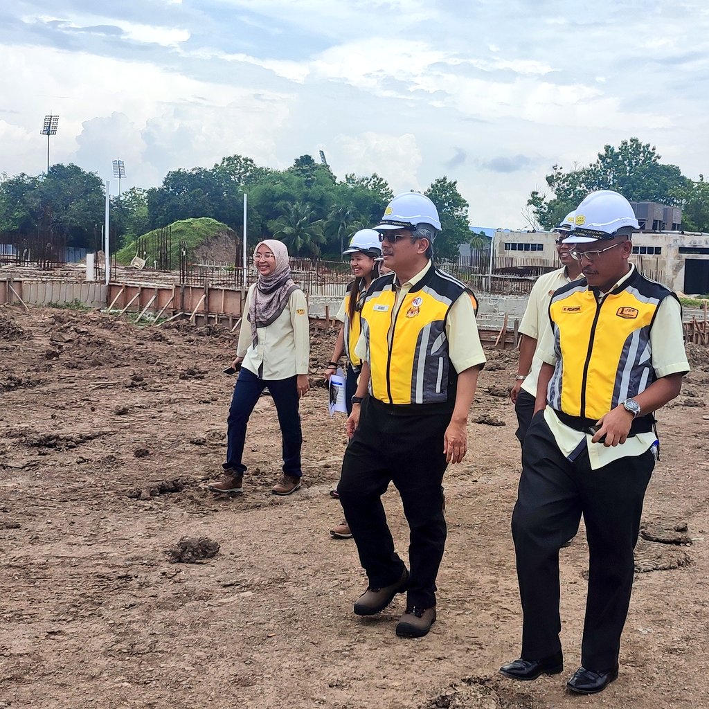 TKPKR (Sektor Infra) (@tkpkr_infra) on Twitter photo KANGAR, 16.06.2025 - Meninjau kemajuan Projek Pembinaan Blok Tambahan Pejabat Kastam Kangar. Ditekankan kepentingan pemantauan rapi oleh JKR Perlis mengikut kontrak. Komitmen JKR terus teguh demi memastikan hasil yang terbaik untuk pengguna.
#IamJKR
#JKRPerlis
#SektorBangunanJKR KANGAR, 16.06.2025 - Meninjau kemajuan Projek Pembinaan Blok Tambahan Pejabat Kastam Kangar. Ditekankan kepentingan pemantauan rapi oleh JKR Perlis mengikut kontrak. Komitmen JKR terus teguh demi memastikan hasil yang terbaik untuk pengguna.
#IamJKR
#JKRPerlis
#SektorBangunanJKR