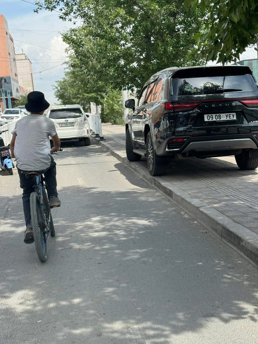 Би хэлээд л байгаа хүн төвтэй хот баймаар байна аа Торгуулийг нь өндөрсгөөд машиныг нь 7 хоног журамлах хэрэгтэй ш дээ <a href="/KhNyambaatar/">Х.Нямбаатар</a>