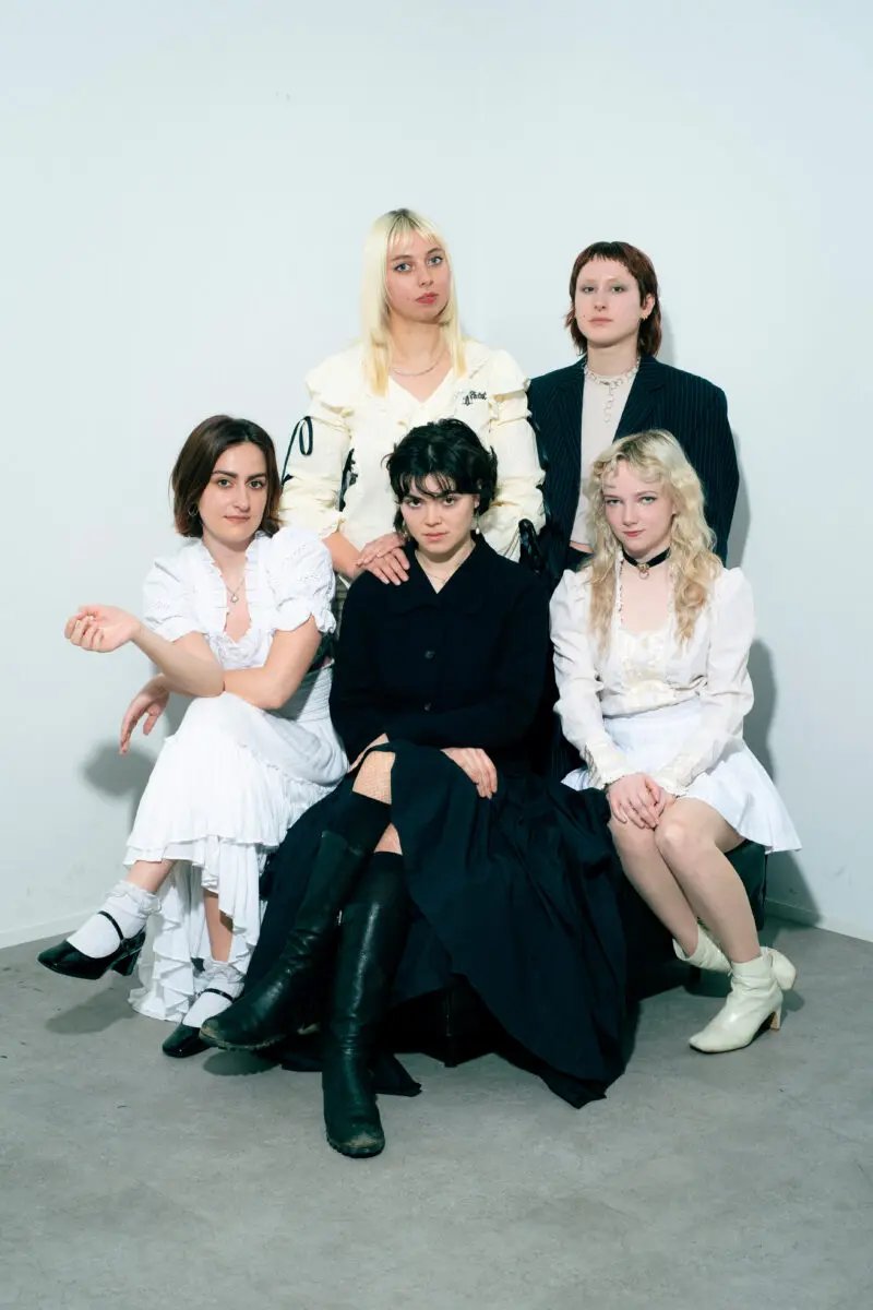 【新着記事】
全世界から注目を浴びているロンドン出身の5人組バンド #TheLastDinnerParty （#ザ・ラスト・ディナー・パーティー）にインタビュー🇬🇧⭐️

バンド結成から現在までの活動の軌跡やスタンスについて🔻
soen.tokyo/interview/thel…