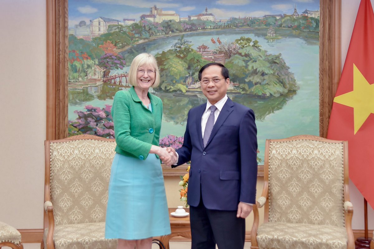 Australia’s security, stability and prosperity comes from our partnerships in the region.  Our relationship with Vietnam is at the forefront.  Great to discuss regional and international issues with DPM and Foreign Minister Son 🇦🇺🇻🇳.