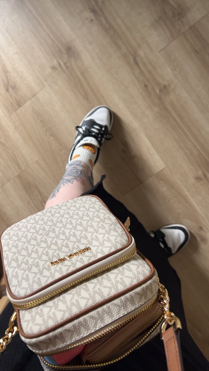 WOOYOUNGlSM's tweet image. Going to see my nephew need to teach him early on that auntie Megan #slays