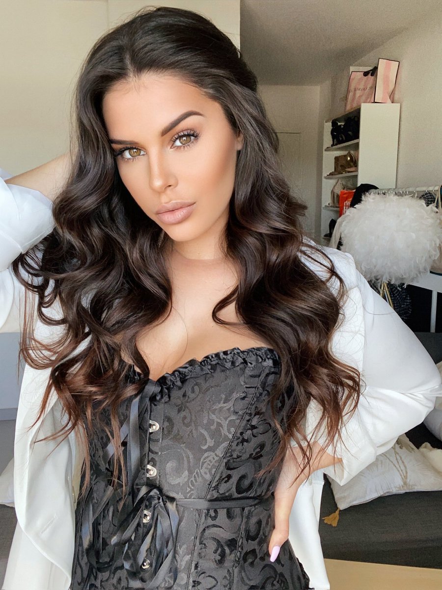 ⚜️ MoneyMistress Candy ⚜️ (@queencandy10) on Twitter photo Bonne journée mes petites cochonnes. 
Toute cette beauté mérite ton attention et ton portefeuille surtout. 💋
M’aduler, me vénérer et m’aimer, devrait être ta seule préoccupation. 👑
hopp.bio/queencandy 💸 Bonne journée mes petites cochonnes. 
Toute cette beauté mérite ton attention et ton portefeuille surtout. 💋
M’aduler, me vénérer et m’aimer, devrait être ta seule préoccupation. 👑
hopp.bio/queencandy 💸